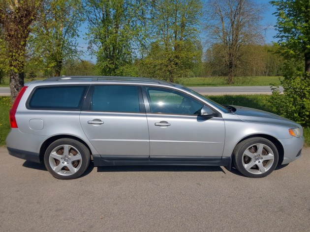 Volvo V70 2.4D5 Momentum,6ātr.,12.07` - attēls 6