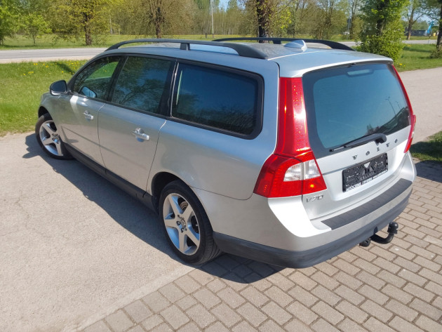 Volvo V70 2.4D5 Momentum,6ātr.,12.07` - attēls 2