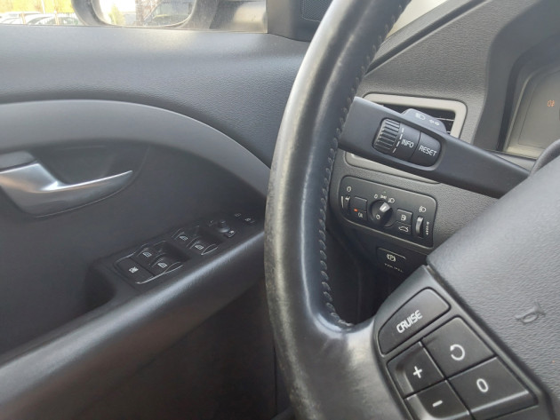 Volvo V70 2.4D5 Momentum,6ātr.,12.07` - attēls 13