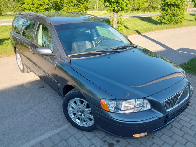 Volvo V70 2.4D5 120kw autom,03.06` - attēls 1