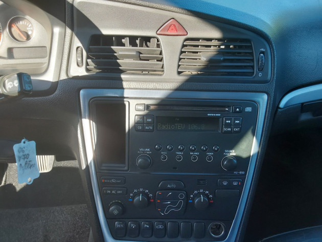 Volvo V70 2.4D5 120kw autom,03.06` - attēls 17