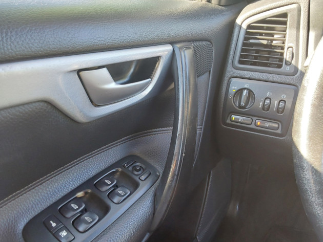 Volvo V70 2.4D5 120kw autom,03.06` - attēls 13