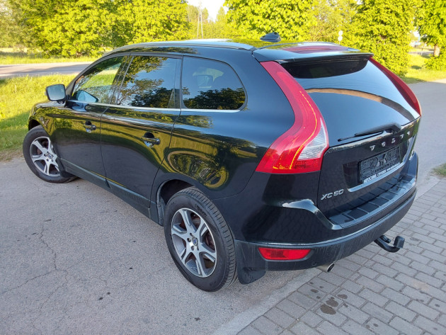 Volvo XC60 2.4D5 151kw,4X4,autom.07.10` - attēls 2