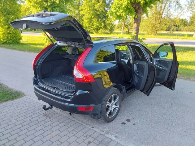 Volvo XC60 2.4D5 151kw,4X4,autom.07.10` - attēls 9
