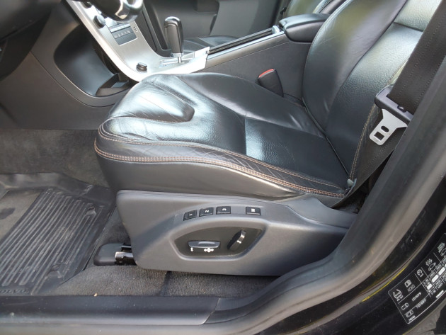Volvo XC60 2.4D5 151kw,4X4,autom.07.10` - attēls 13