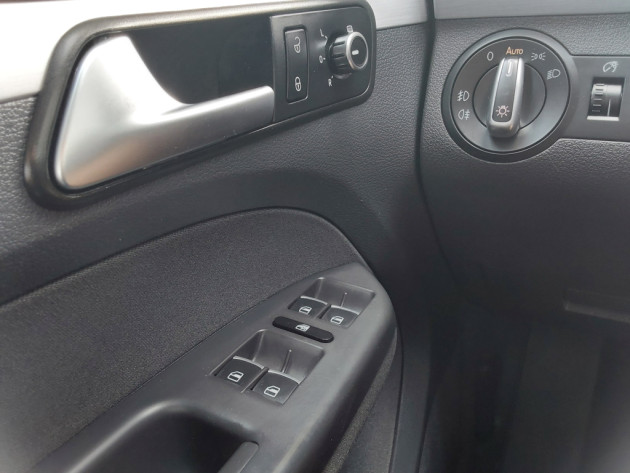VW Touran 1.6TDi CUP 77kw 11.14` - attēls 14