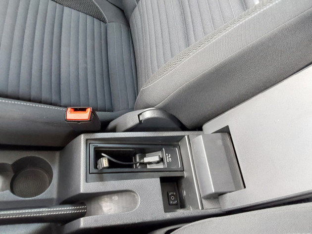 VW Touran 1.6TDi CUP 77kw 11.14` - attēls 19