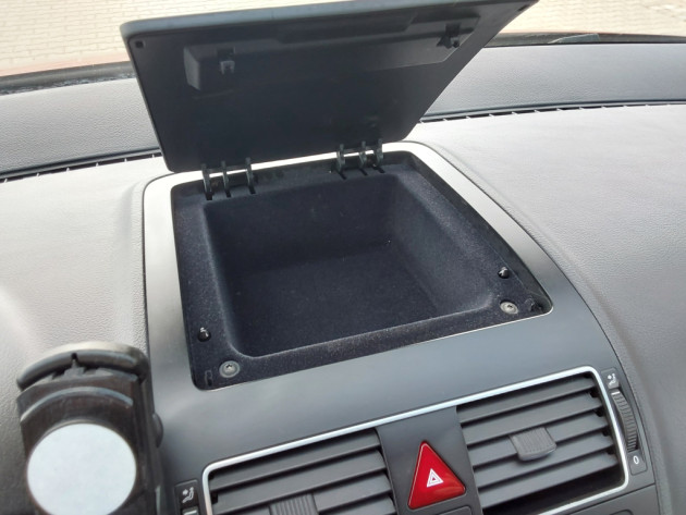 VW Touran 1.6TDi CUP 77kw 11.14` - attēls 16