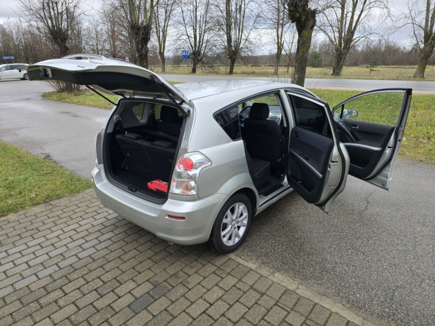 Toyota Corolla Verso Team 2.2D4D 7V.08.08` - attēls 9