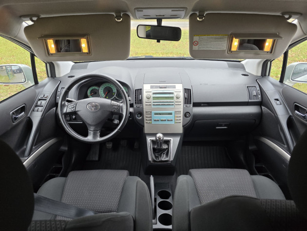 Toyota Corolla Verso Team 2.2D4D 7V.08.08` - attēls 15
