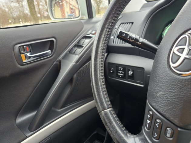 Toyota Corolla Verso Team 2.2D4D 7V.08.08` - attēls 16