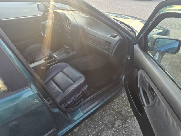 BMW 318i E36 limuzīns āda 09.92` - attēls 15