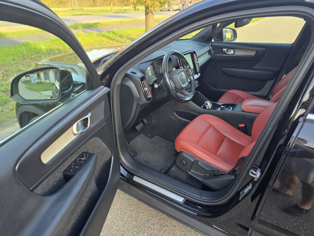 Volvo XC40 2.0D Inscription 07.18` - attēls 9