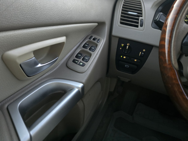 Volvo XC90 2.4D5 autom.04.06` - attēls 11