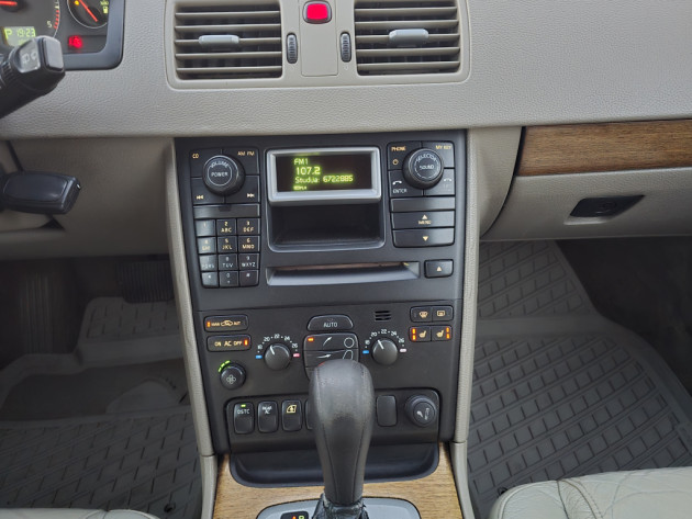 Volvo XC90 2.4D5 autom.04.06` - attēls 12