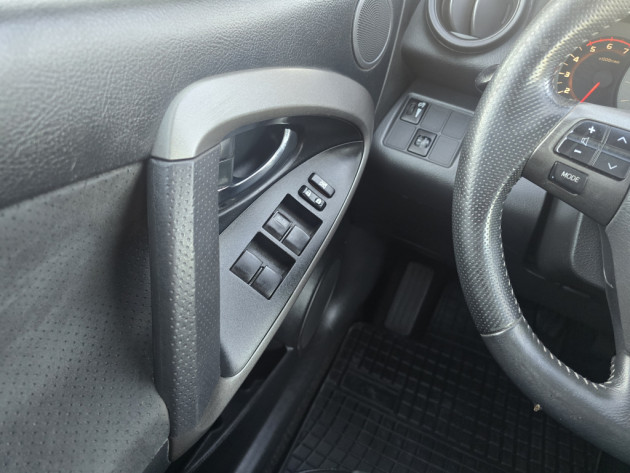 Toyota RaV4 2.2D4,110kw,4x4,04.11` - attēls 14