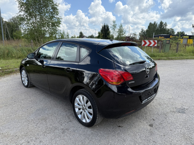 Opel Astra J1.6i 5durv.,5ātr.07.10` - attēls 2