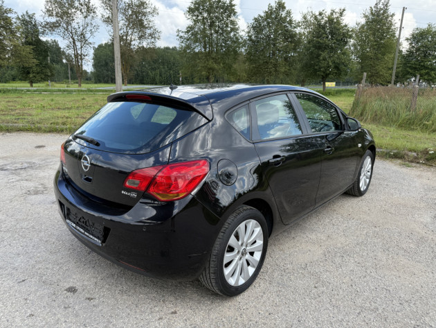Opel Astra J1.6i 5durv.,5ātr.07.10` - attēls 4